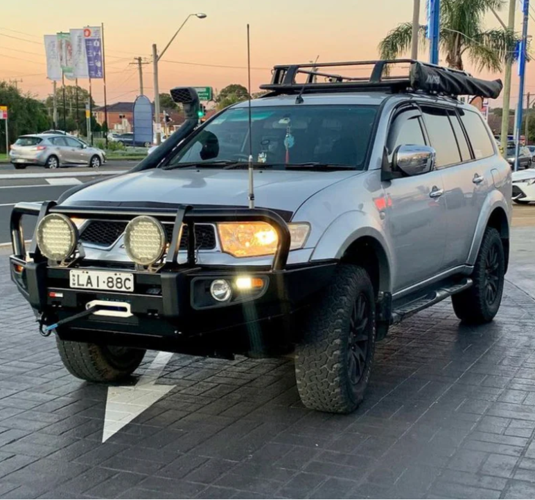 ROCKARMOR PREMIUM STEEL BULLBAR TO SUIT MITSUBISHI TRITON CHALLANGER  PB / PC 2009-2015 (Bumper Cut) - Hybrid Street&4x4